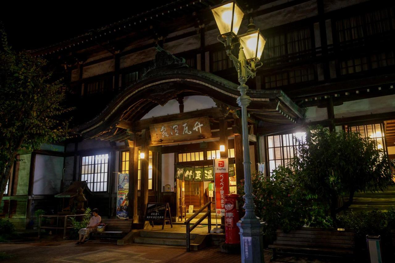 Hotel New Tsuruta Beppu Exteriör bild